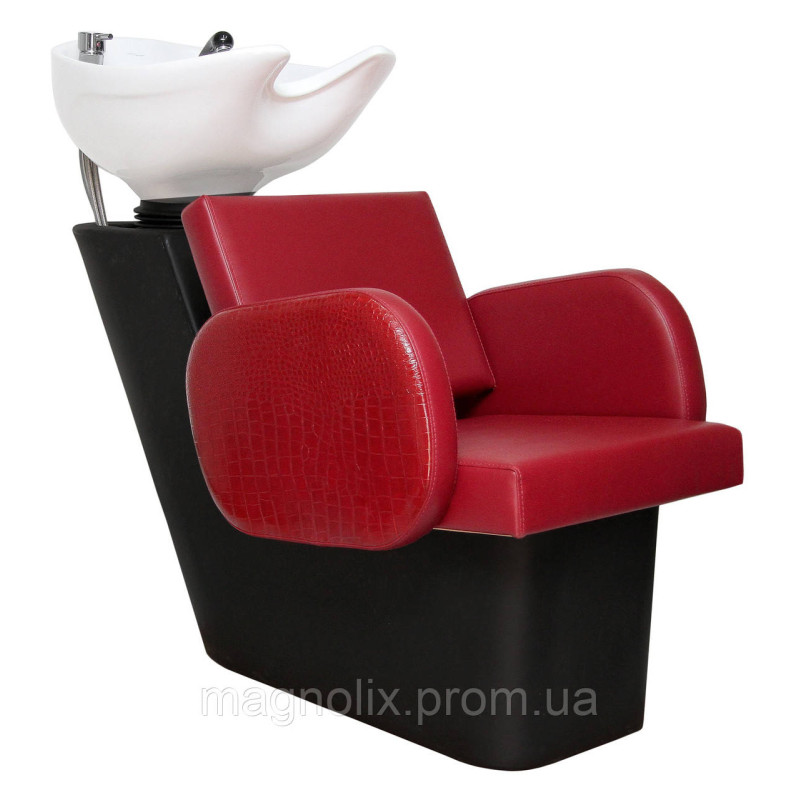 Мийка Прима з кріслом Фрея